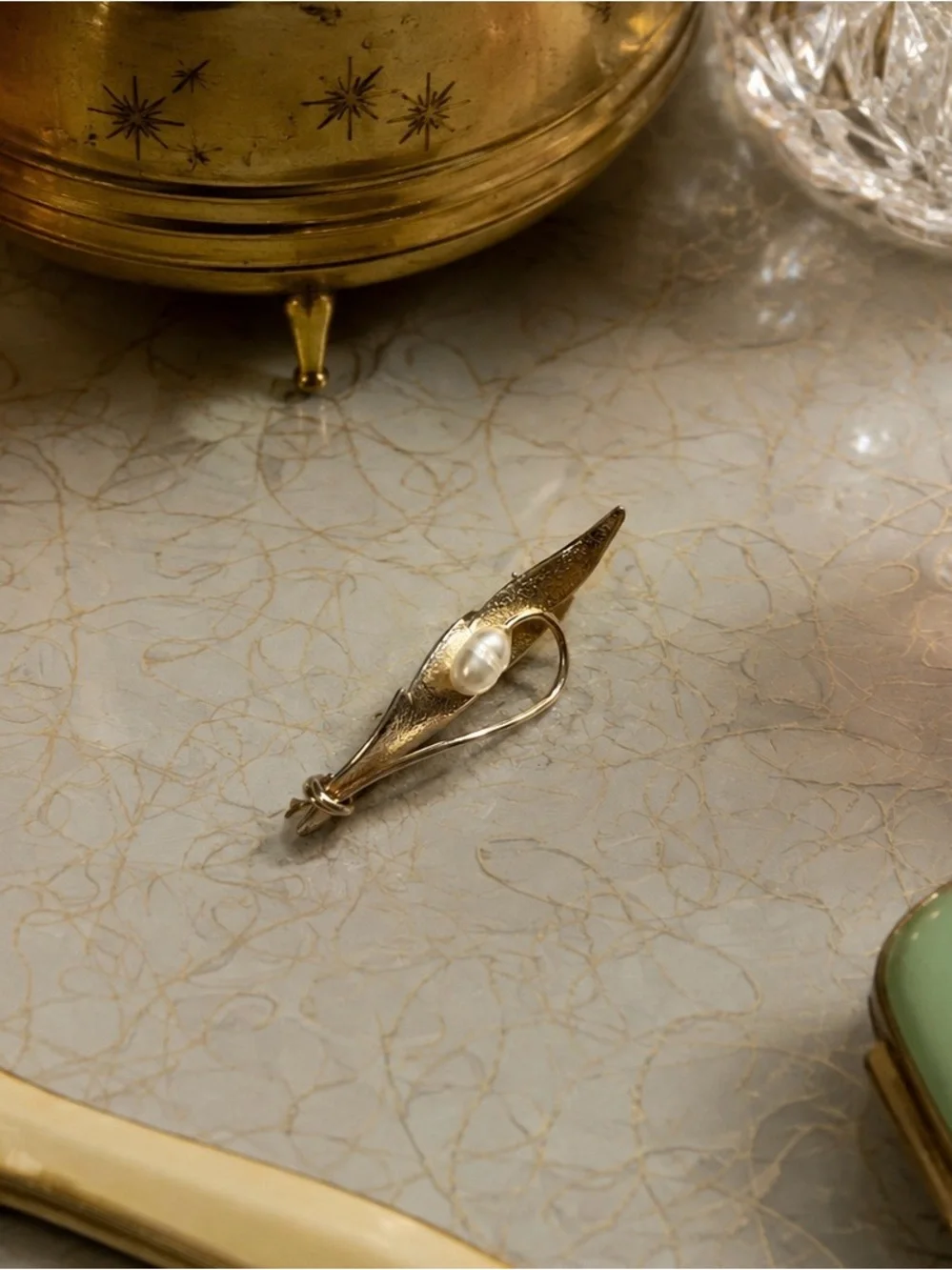 Vintage Kremetz Dainty Cultured Pearl Brooch Gold Tone